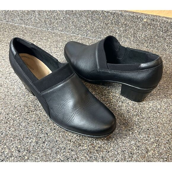 Clarks Collection Womens Sz 9 W Black Leather Heels Slip On Classic Comfort Pump - Picture 1 of 10